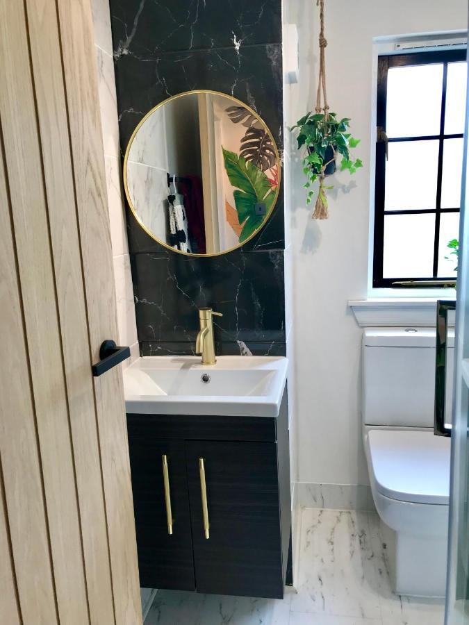 The Morningside Apartment Charming Stylish Apartment In The Centre Of Innerleithen Extérieur photo