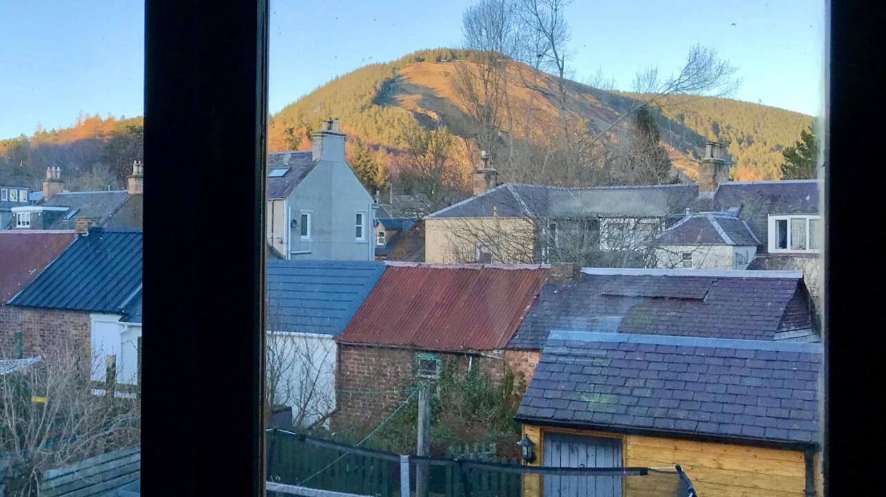 The Morningside Apartment Charming Stylish Apartment In The Centre Of Innerleithen Extérieur photo
